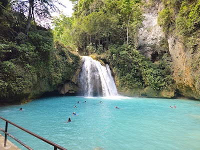 가와산 폭포 (Kawasan Falls)