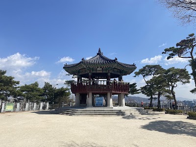 응봉산 팔각정